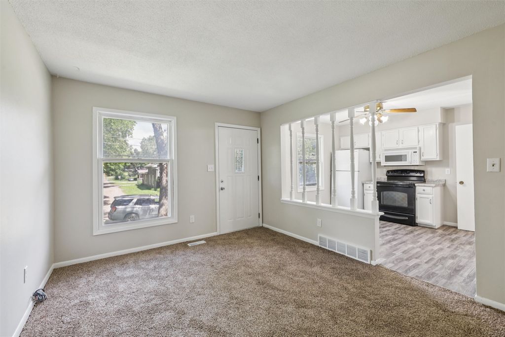 930 Emma Avenue, Des Moines, IA 50315