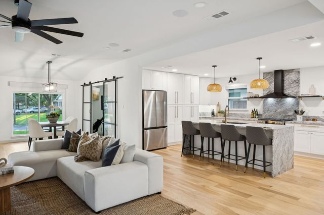 10548 Marquis Lane, Dallas, TX 75229