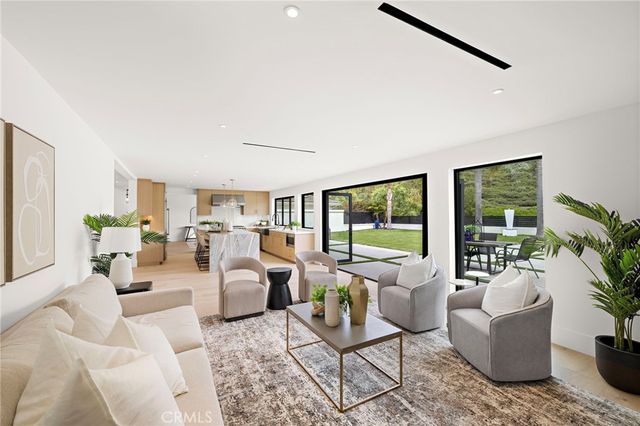 6 Monterey Circle, Corona Del Mar, CA 92625