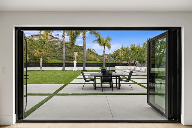 6 Monterey Circle, Corona Del Mar, CA 92625