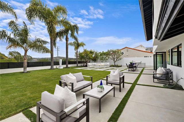 6 Monterey Circle, Corona Del Mar, CA 92625
