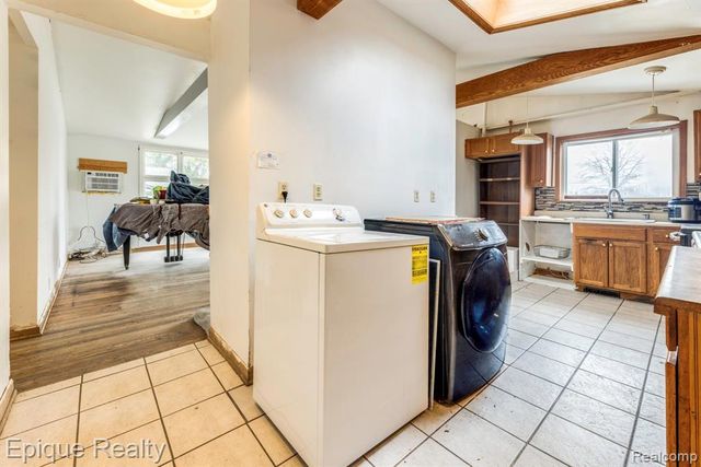 4404 N River Road, Fort Gratiot, MI 48059