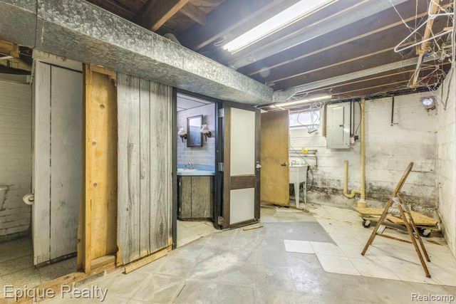 4404 N River Road, Fort Gratiot, MI 48059