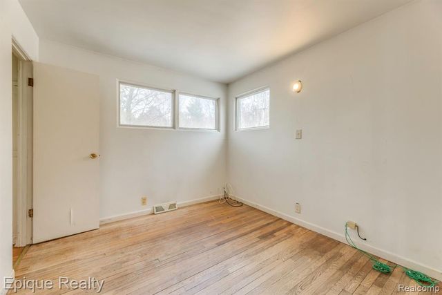 4404 N River Road, Fort Gratiot, MI 48059