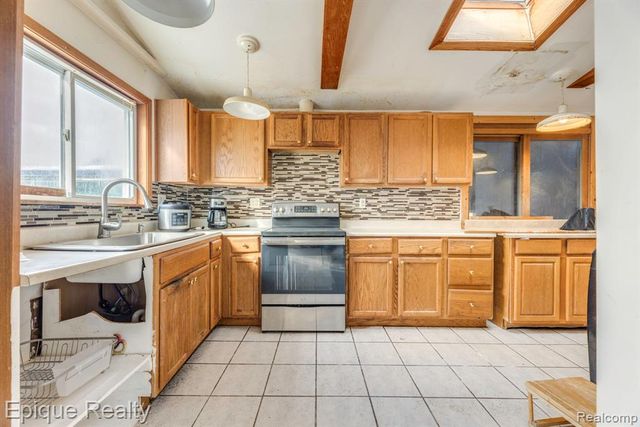 4404 N River Road, Fort Gratiot, MI 48059