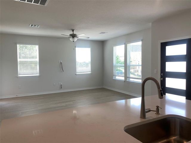 4802 Star Jasmine DR 115, Austin, TX 78723