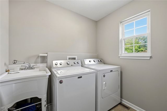 1121 Windermere Drive, Willoughby, OH 44094