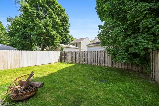 1121 Windermere Drive, Willoughby, OH 44094