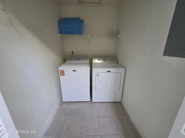 1301 W DEFENDER Court W 1301, Jacksonville, FL 32233