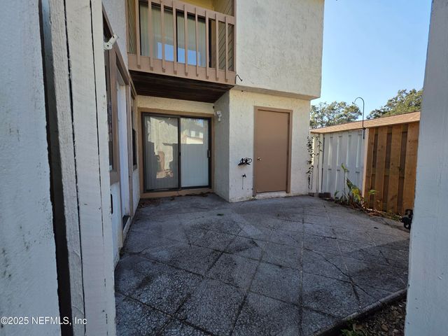 1301 W DEFENDER Court W 1301, Jacksonville, FL 32233