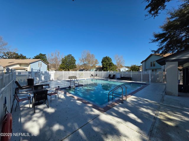 1301 W DEFENDER Court W 1301, Jacksonville, FL 32233