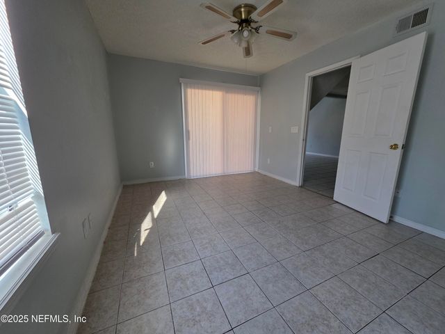 1301 W DEFENDER Court W 1301, Jacksonville, FL 32233