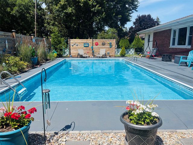 4108 Allen Court, Bay City, MI 48706