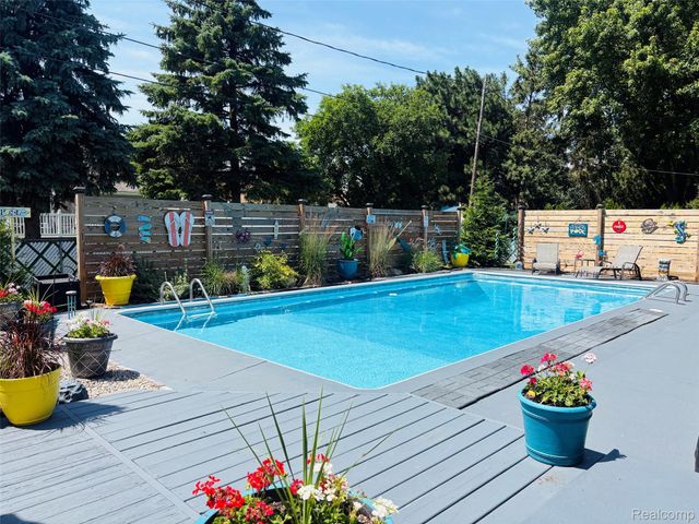 4108 Allen Court, Bay City, MI 48706