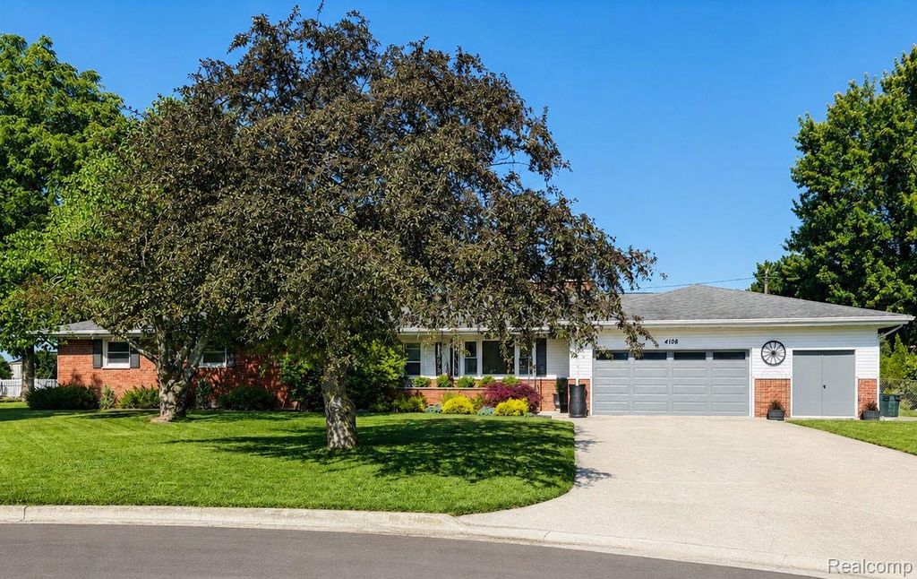 4108 Allen Court, Bay City, MI 48706