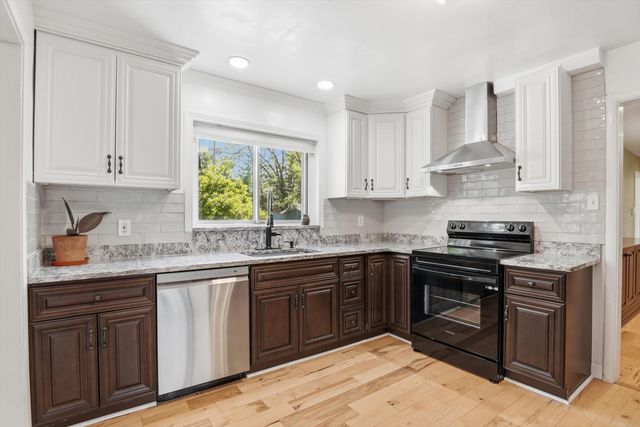 16195 Madoline Street, Beverly Hills Vllg, MI 48025