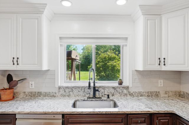 16195 Madoline Street, Beverly Hills Vllg, MI 48025