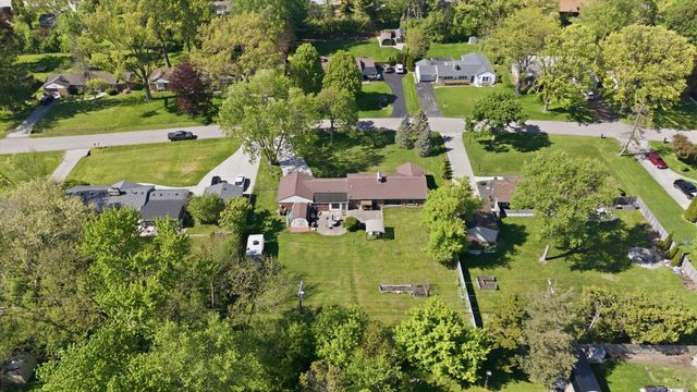 16195 Madoline Street, Beverly Hills Vllg, MI 48025
