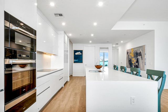 220 Lake Shore Drive 502, Lake Park, FL 33403