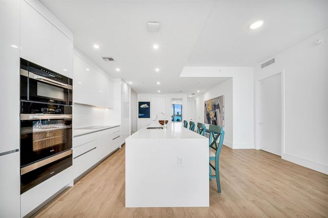 220 Lake Shore Drive 502, Lake Park, FL 33403