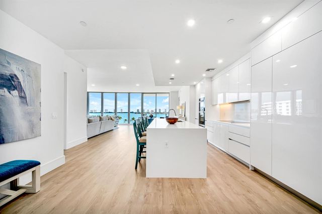 220 Lake Shore Drive 502, Lake Park, FL 33403