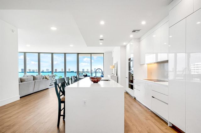 220 Lake Shore Drive 502, Lake Park, FL 33403