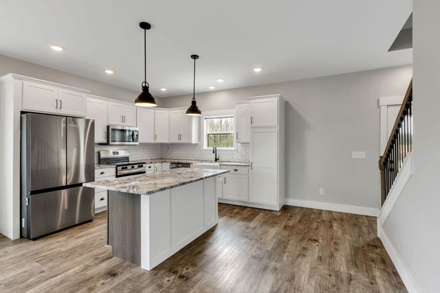 210 Deer Creek Ln, Tullahoma, TN 37388