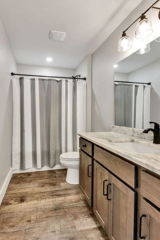 210 Deer Creek Ln, Tullahoma, TN 37388