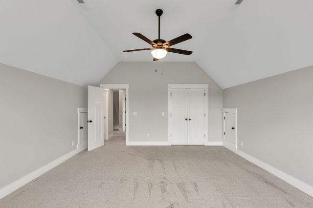 210 Deer Creek Ln, Tullahoma, TN 37388