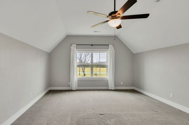 210 Deer Creek Ln, Tullahoma, TN 37388