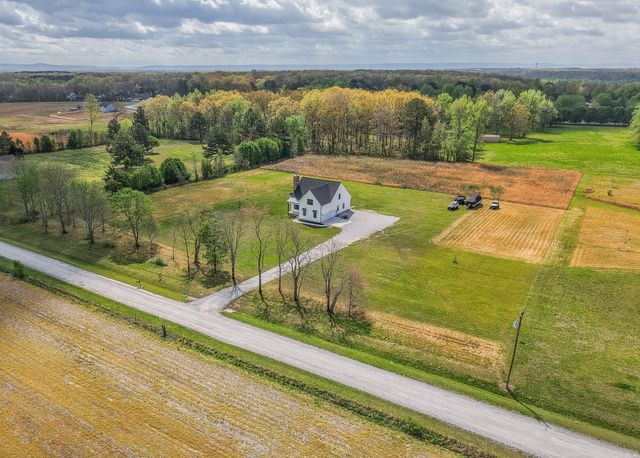 210 Deer Creek Ln, Tullahoma, TN 37388