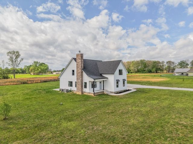 210 Deer Creek Ln, Tullahoma, TN 37388