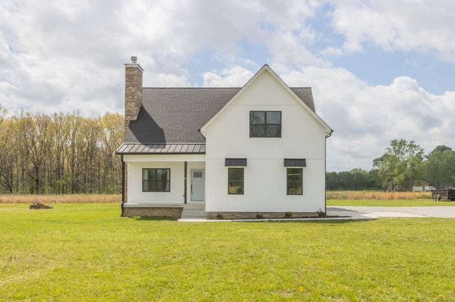 210 Deer Creek Ln, Tullahoma, TN 37388