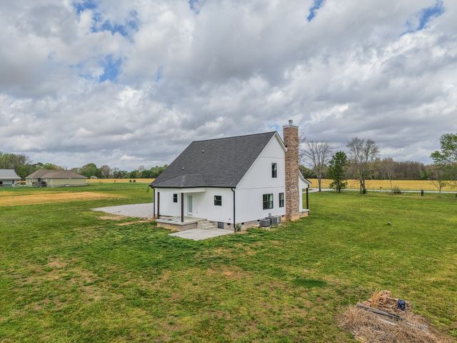 210 Deer Creek Ln, Tullahoma, TN 37388