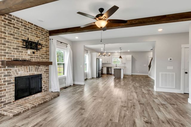 210 Deer Creek Ln, Tullahoma, TN 37388