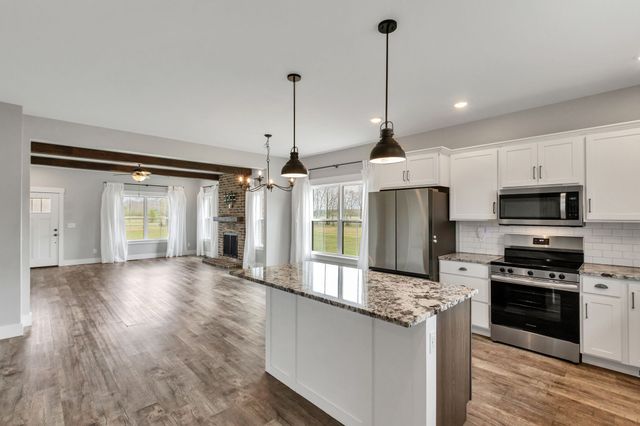 210 Deer Creek Ln, Tullahoma, TN 37388