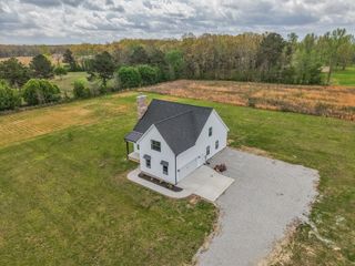 210 Deer Creek Ln, Tullahoma, TN 37388