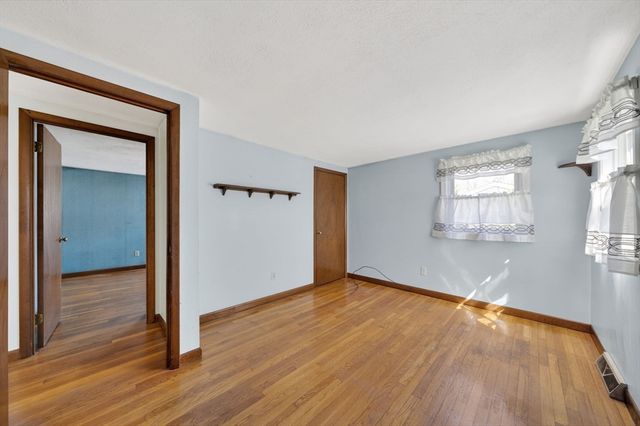 51 Holly Ln, Westport, MA 02790