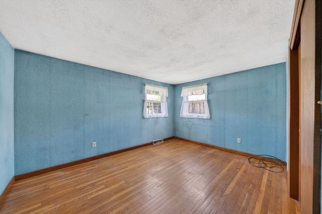 51 Holly Ln, Westport, MA 02790