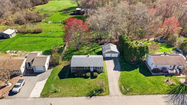 51 Holly Ln, Westport, MA 02790