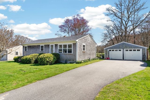 51 Holly Ln, Westport, MA 02790