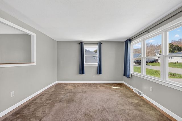 51 Holly Ln, Westport, MA 02790