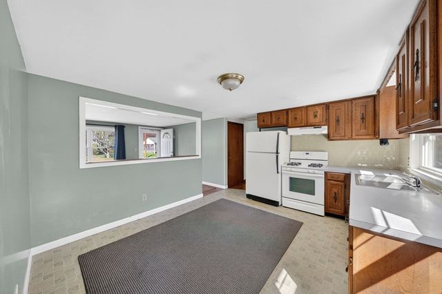 51 Holly Ln, Westport, MA 02790