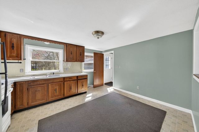 51 Holly Ln, Westport, MA 02790