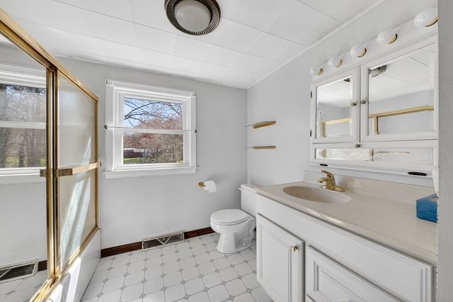 51 Holly Ln, Westport, MA 02790