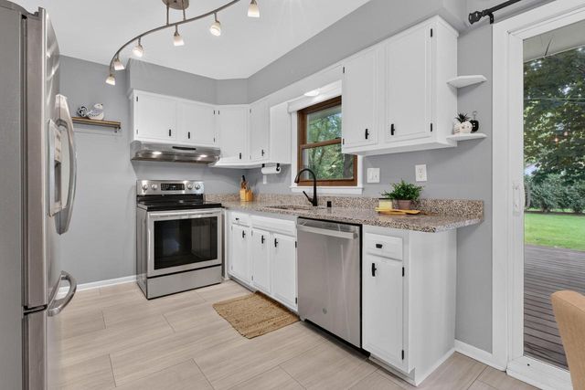 2550 N Springdale ROAD, Brookfield, WI 53045