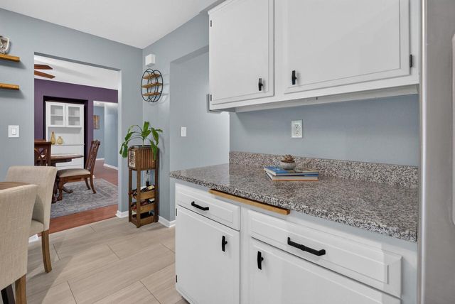 2550 N Springdale ROAD, Brookfield, WI 53045