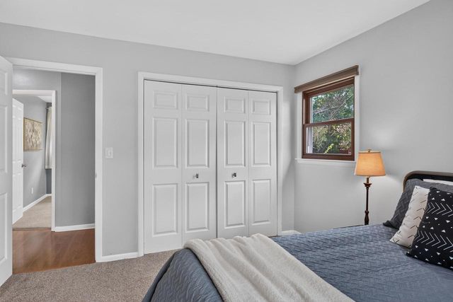 2550 N Springdale ROAD, Brookfield, WI 53045