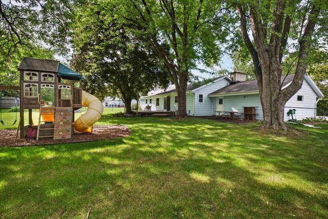 2550 N Springdale ROAD, Brookfield, WI 53045