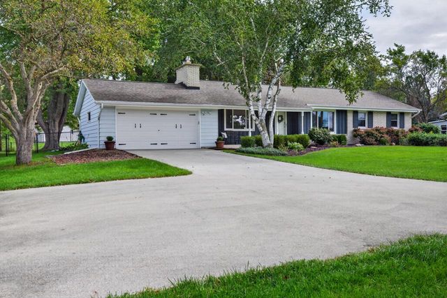 2550 N Springdale ROAD, Brookfield, WI 53045